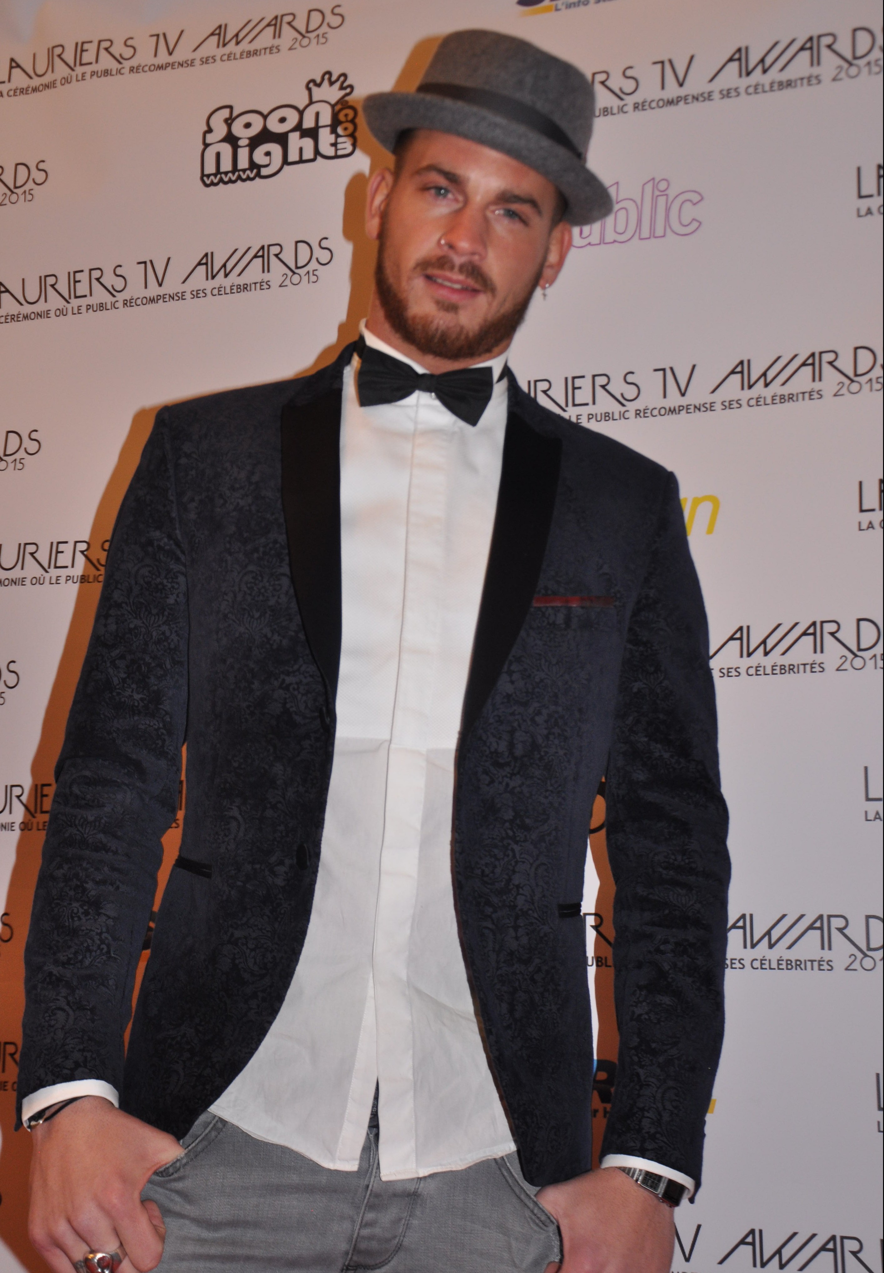 star24-tv-LTVA-2015-raphael-princes-de-amour-tapis-rouge