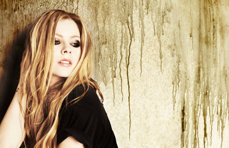 star-24-tv-avril-lavigne-fly1