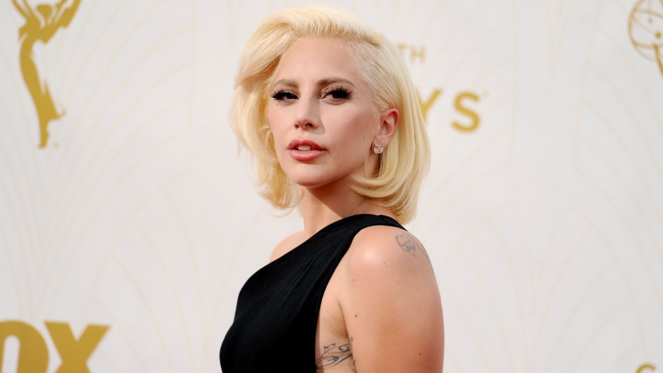 Star-24-tv-gaga-Emmy-Awards
