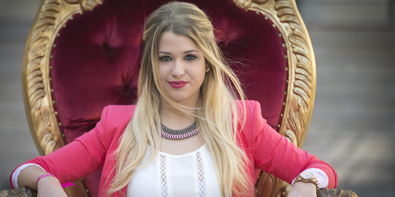 La-youtubeuse-EnjoyPhoenix