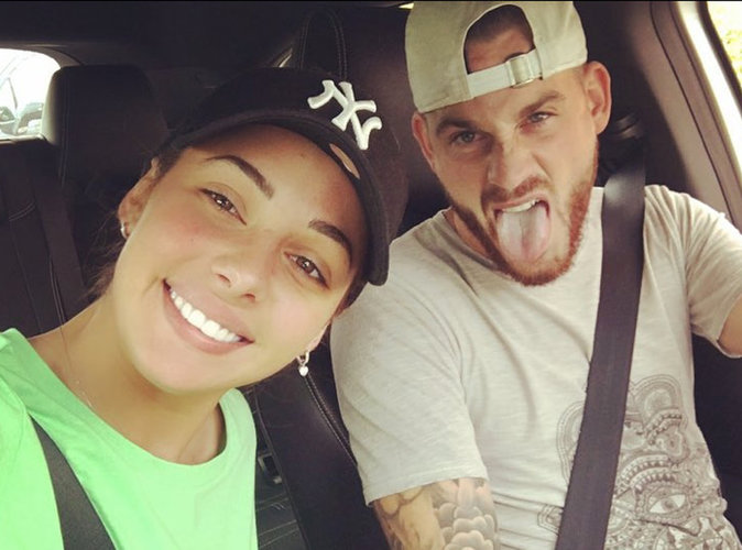 Coralie-Les-Anges-8-en-couple-avec-Raphael-Elle-repond_portrait_w674
