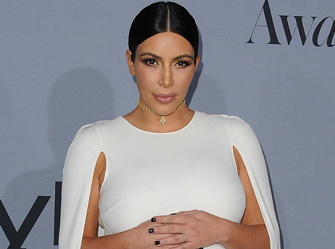 Kim-Kardashian-enceinte-bye-bye-les-talons-mais-pas-a-n-importe-quel-prix_portrait_w674